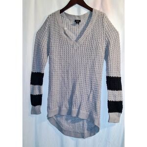 Rue 21 Womens Pullover High-Low Tunic Sweater Size L Gray V-Neck Crochet Knit